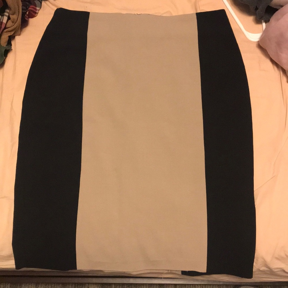 Black/beige skirt
